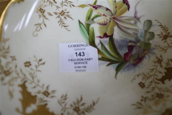 A Cauldon fifteen piece part dinner service